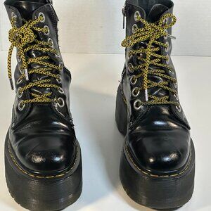 Women's size 7 Dr Martens Jadon